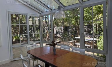 Casa de categoría en venta y alquiler, refaccionada a nuevo en Olivos, Vte López