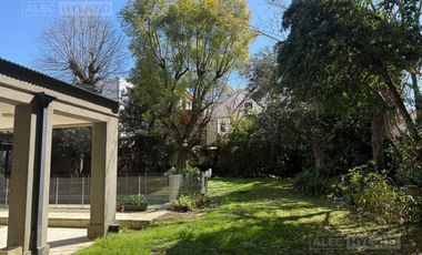 Casa de categoría en venta y alquiler, refaccionada a nuevo en Olivos, Vte López