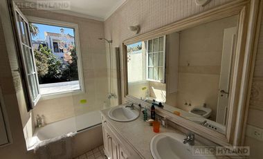 Casa de categoría en venta y alquiler, refaccionada a nuevo en Olivos, Vte López