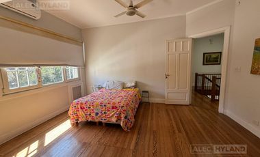 Casa de categoría en venta y alquiler, refaccionada a nuevo en Olivos, Vte López