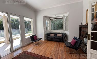 Casa de categoría en venta y alquiler, refaccionada a nuevo en Olivos, Vte López