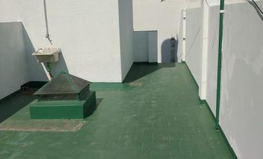 PH 3 ambientes a 2 cdas de la avenida.