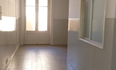 ALQUILER DE AMPLIAS Y LUMINOSAS OFICINAS ,EN PLENO CENTRO