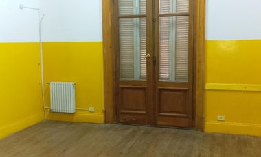 ALQUILER DE AMPLIAS Y LUMINOSAS OFICINAS ,EN PLENO CENTRO
