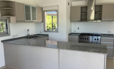 Casa a la laguna en VENTA y ALQUILER en Islas, Canton Barrio Privado