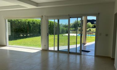 Casa a la laguna en VENTA y ALQUILER en Islas, Canton Barrio Privado