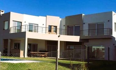 Casa a la laguna en VENTA y ALQUILER en Islas, Canton Barrio Privado
