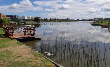 Casa a la laguna en VENTA y ALQUILER en Islas, Canton Barrio Privado