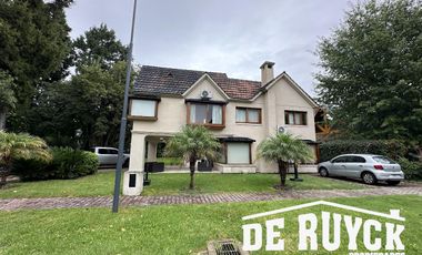 Importante casa en Country Club El Carmen
