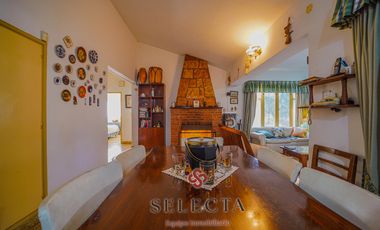 En venta, casa con pileta . En Vertientes de la Granja . A metros de Ruta E53