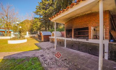 En venta, casa con pileta . En Vertientes de la Granja . A metros de Ruta E53