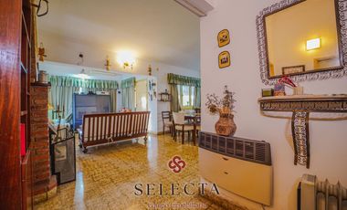 En venta, casa con pileta . En Vertientes de la Granja . A metros de Ruta E53