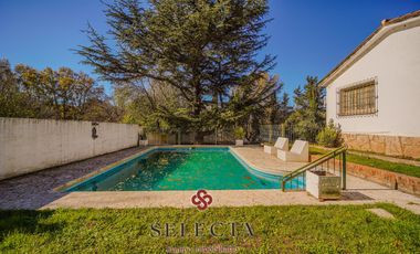 En venta, casa con pileta . En Vertientes de la Granja . A metros de Ruta E53