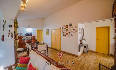 En venta, casa con pileta . En Vertientes de la Granja . A metros de Ruta E53