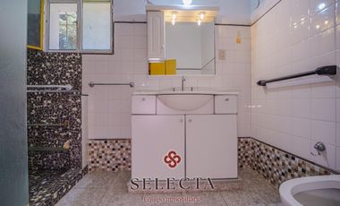 En venta, casa con pileta . En Vertientes de la Granja . A metros de Ruta E53