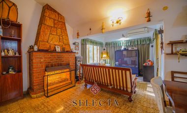 En venta, casa con pileta . En Vertientes de la Granja . A metros de Ruta E53