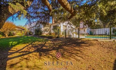 En venta, casa con pileta . En Vertientes de la Granja . A metros de Ruta E53