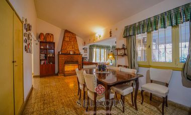 En venta, casa con pileta . En Vertientes de la Granja . A metros de Ruta E53