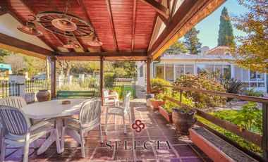 En venta, casa con pileta . En Vertientes de la Granja . A metros de Ruta E53