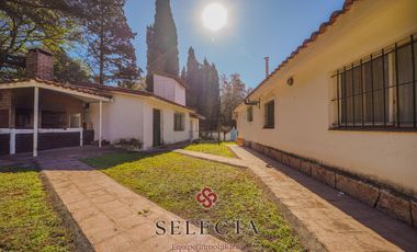 En venta, casa con pileta . En Vertientes de la Granja . A metros de Ruta E53