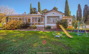 En venta, casa con pileta . En Vertientes de la Granja . A metros de Ruta E53