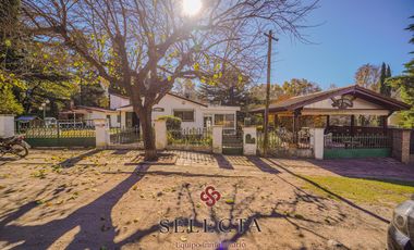 En venta, casa con pileta . En Vertientes de la Granja . A metros de Ruta E53