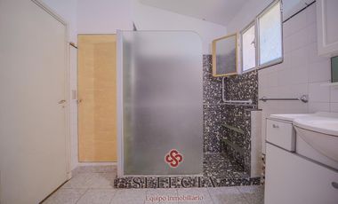 En venta, casa con pileta . En Vertientes de la Granja . A metros de Ruta E53