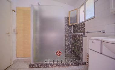 En venta, casa con pileta . En Vertientes de la Granja . A metros de Ruta E53