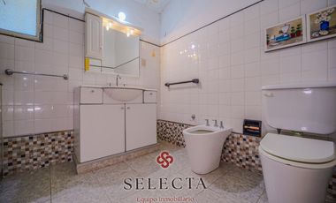 En venta, casa con pileta . En Vertientes de la Granja . A metros de Ruta E53