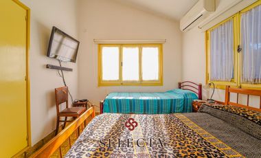 En venta, casa con pileta . En Vertientes de la Granja . A metros de Ruta E53