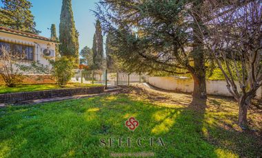 En venta, casa con pileta . En Vertientes de la Granja . A metros de Ruta E53