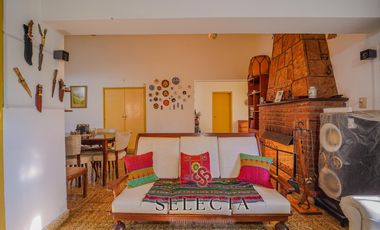 En venta, casa con pileta . En Vertientes de la Granja . A metros de Ruta E53