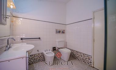 En venta, casa con pileta . En Vertientes de la Granja . A metros de Ruta E53