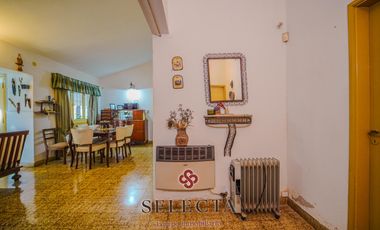 En venta, casa con pileta . En Vertientes de la Granja . A metros de Ruta E53