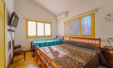 En venta, casa con pileta . En Vertientes de la Granja . A metros de Ruta E53