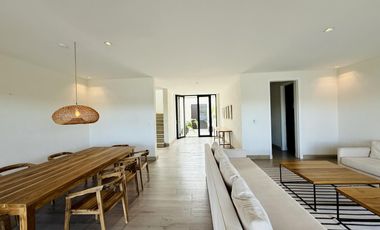 Alquiler y/o Venta en Barbarita a la Laguna, 5 Dormitorios en Suite.