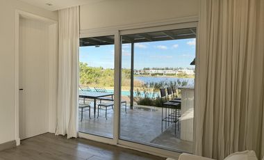Alquiler y/o Venta en Barbarita a la Laguna, 5 Dormitorios en Suite.