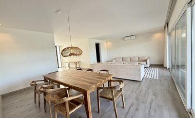 Alquiler y/o Venta en Barbarita a la Laguna, 5 Dormitorios en Suite.