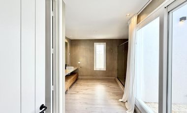Alquiler y/o Venta en Barbarita a la Laguna, 5 Dormitorios en Suite.
