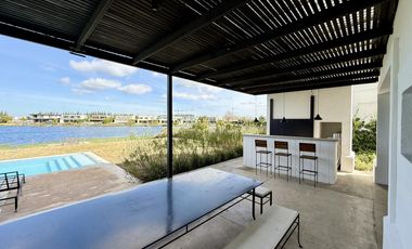 Alquiler y/o Venta en Barbarita a la Laguna, 5 Dormitorios en Suite.