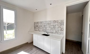 Alquiler y/o Venta en Barbarita a la Laguna, 5 Dormitorios en Suite.