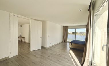 Alquiler y/o Venta en Barbarita a la Laguna, 5 Dormitorios en Suite.