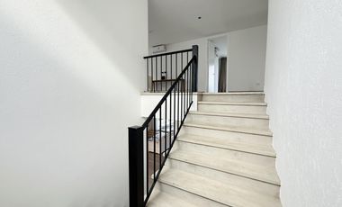 Alquiler y/o Venta en Barbarita a la Laguna, 5 Dormitorios en Suite.