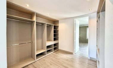 Alquiler y/o Venta en Barbarita a la Laguna, 5 Dormitorios en Suite.