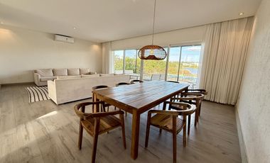 Alquiler y/o Venta en Barbarita a la Laguna, 5 Dormitorios en Suite.