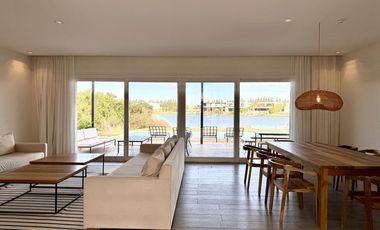 Alquiler y/o Venta en Barbarita a la Laguna, 5 Dormitorios en Suite.