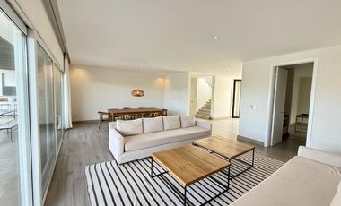 Alquiler y/o Venta en Barbarita a la Laguna, 5 Dormitorios en Suite.