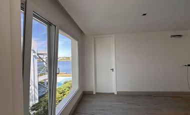 Alquiler y/o Venta en Barbarita a la Laguna, 5 Dormitorios en Suite.