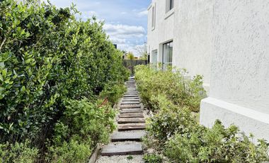 Alquiler y/o Venta en Barbarita a la Laguna, 5 Dormitorios en Suite.