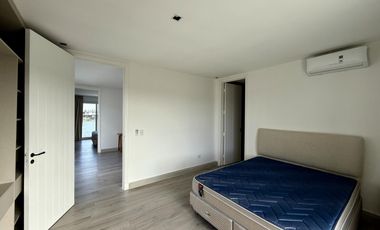 Alquiler y/o Venta en Barbarita a la Laguna, 5 Dormitorios en Suite.